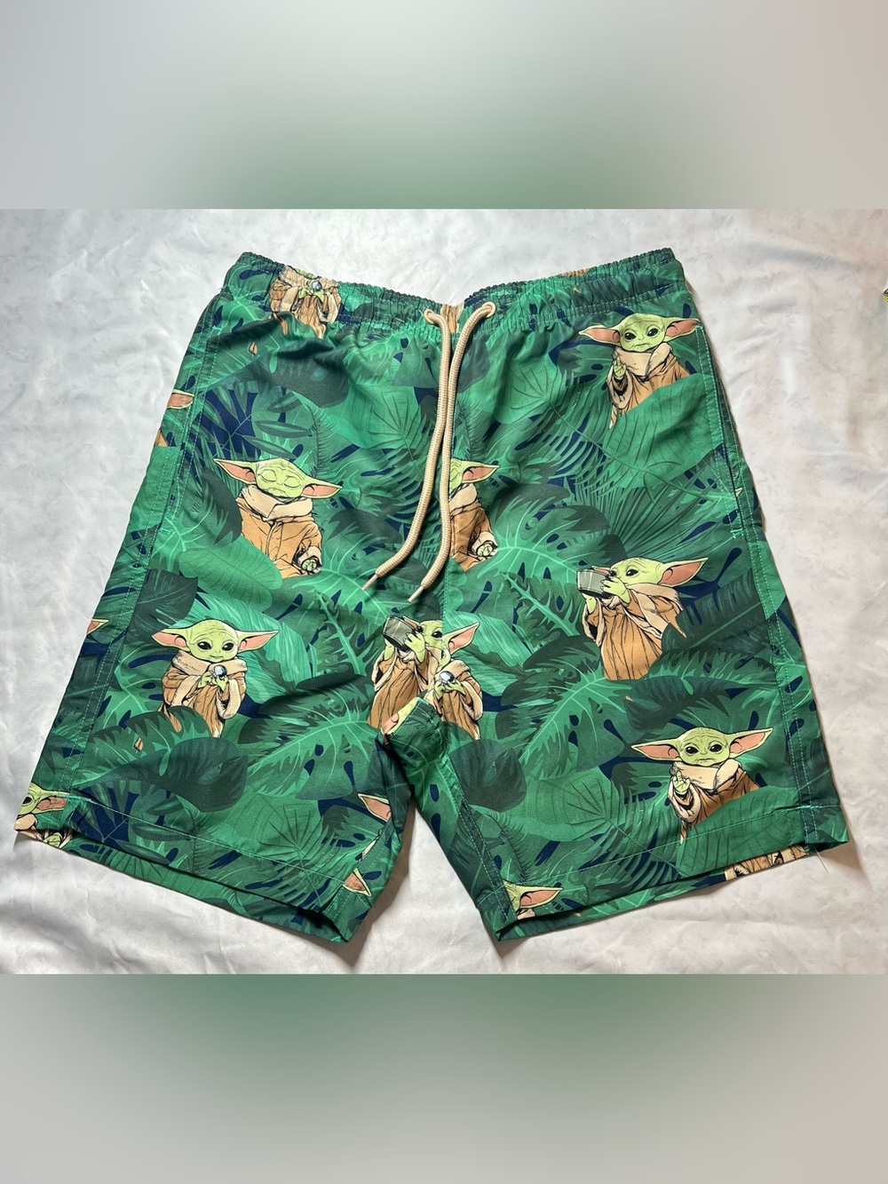 Star Wars: The Mandalorian Baby Yoda Tropical Print Men’s Swim Trunks,Green, S